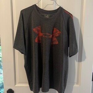 Under Armour Athletic heat gear T-Shirt big logo Size Large